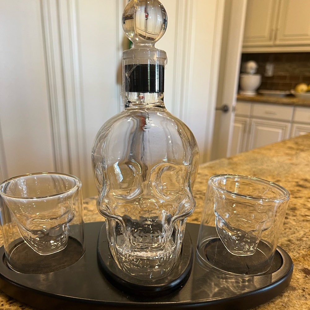 Decanter and sho glass set